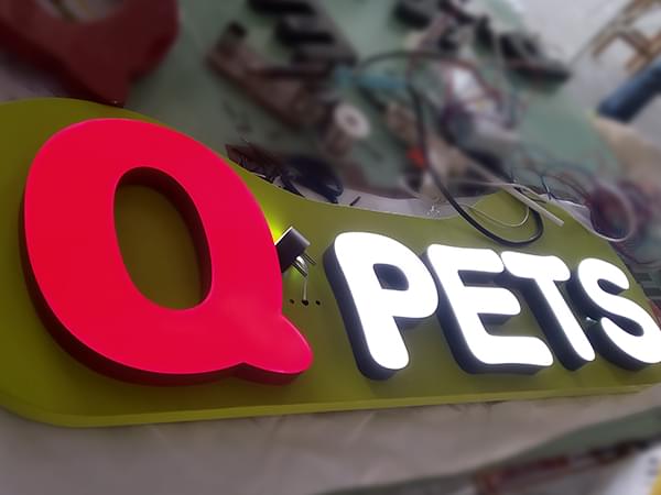 店面招牌金屬烤漆樹(shù)脂發(fā)光字 店面招牌金屬烤漆樹(shù)脂發(fā)光字