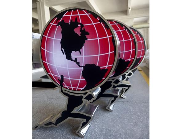 連鎖汽車品牌戶外雙面發(fā)光燈箱 連鎖汽車品牌戶外雙面發(fā)光燈箱