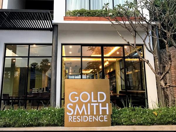 酒店戶外落地立式發光燈箱