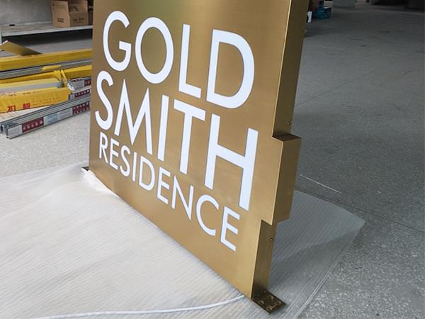 酒店戶外落地立式發光燈箱