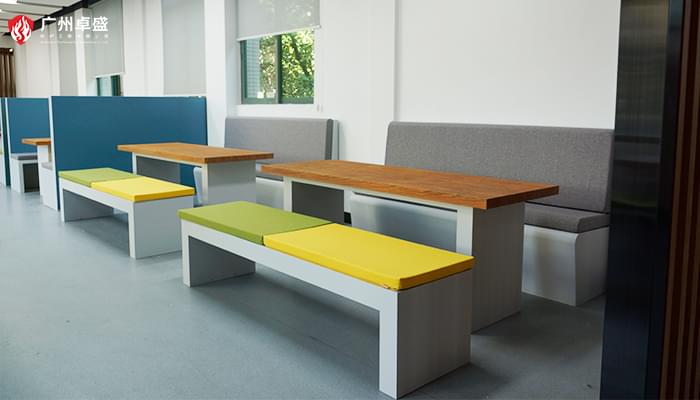 華南師范大學金屬軟包桌椅定制-卓盛標識