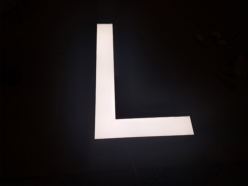 招牌金屬不銹鋼機(jī)片發(fā)光字 L-機(jī)片發(fā)光字1-卓盛標(biāo)識(shí)