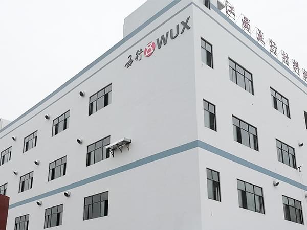 企業大樓樓頂外露沖孔發光字