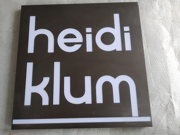 金屬鏤空發光燈箱