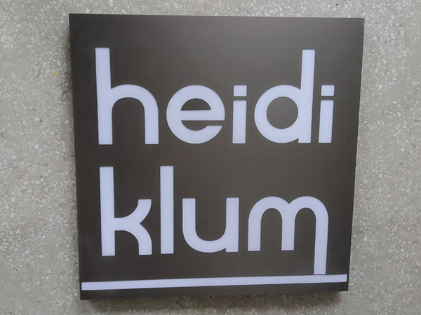 金屬鏤空發光燈箱