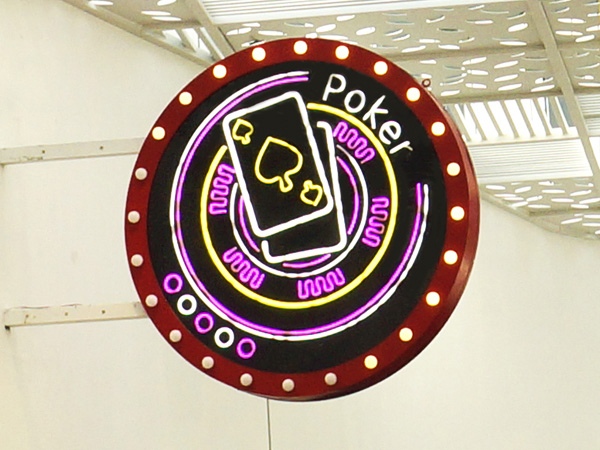 商場側(cè)掛霓虹燈發(fā)光燈箱 商場側(cè)掛霓虹燈發(fā)光燈箱