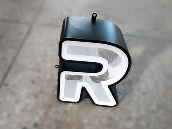 店面不銹鋼機(jī)片發(fā)光字招牌 店面不銹鋼機(jī)片發(fā)光字招牌