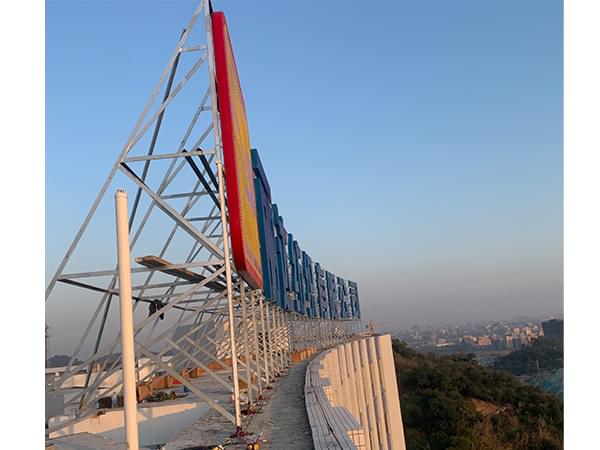 樓頂外露燈珠發光字抗風骨架結構