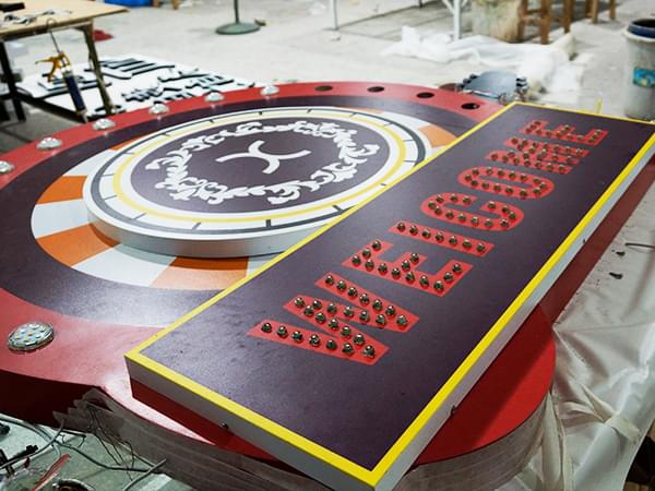 商場轉(zhuǎn)盤異形燈箱標(biāo)識 燈箱標(biāo)識-卓盛標(biāo)識